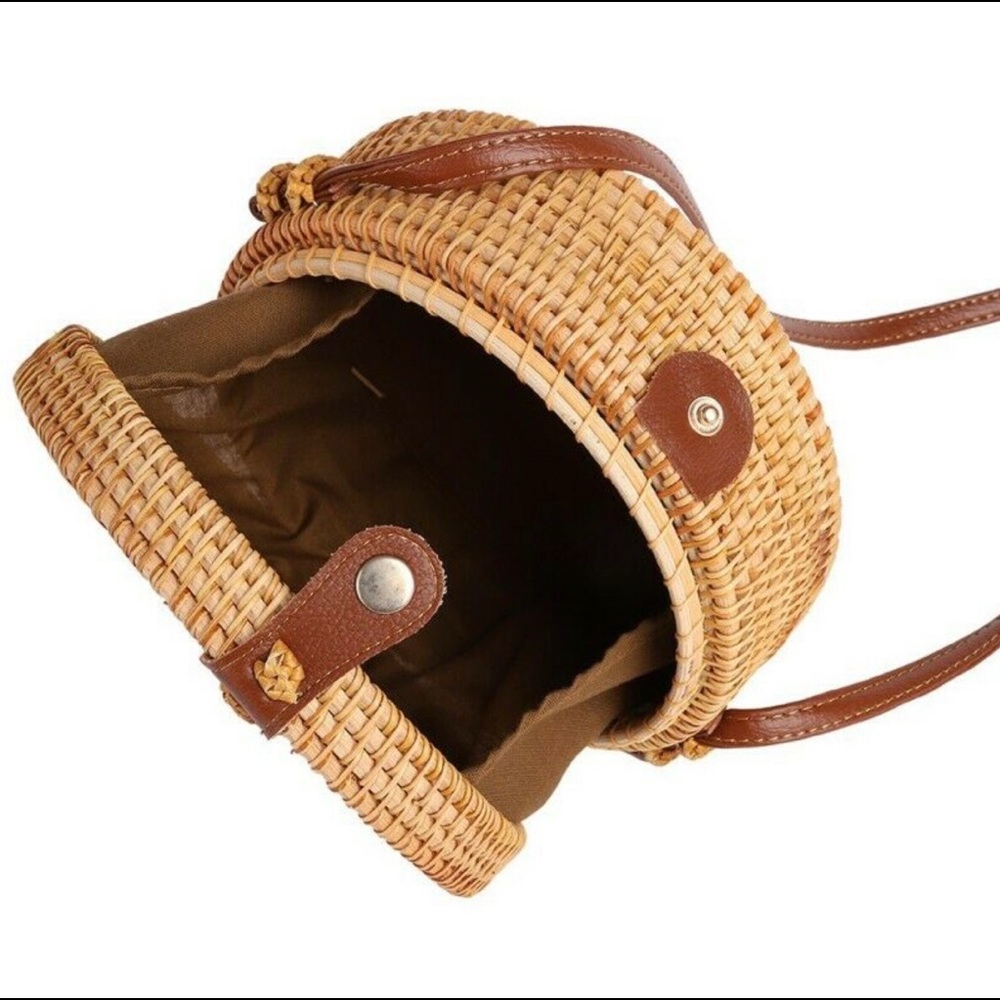 Martha’s Vineyard Round Wicker Brown Rattan Crossbody Handbag - Picture 6 of 13